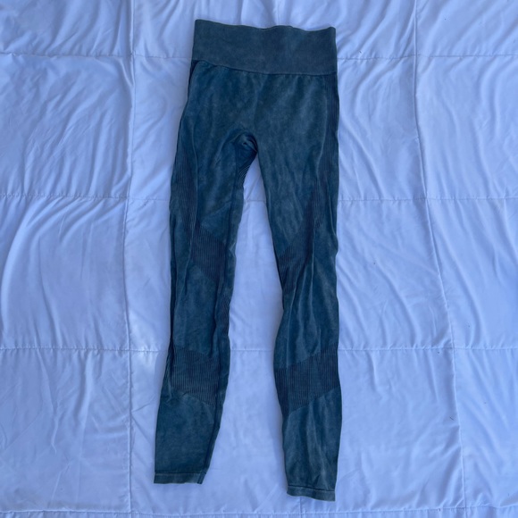 2 Piece Seamless Workout Outfit - Picture 5 of 9